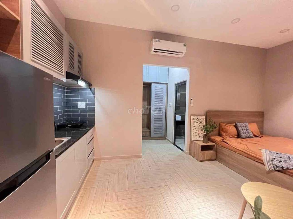 The apartment is rented in the heart of the 10th District near the Great Hall of Big Window
