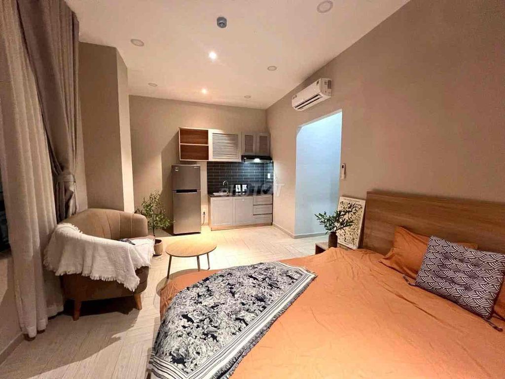 The apartment is rented in the heart of the 10th District near the Great Hall of Big Window