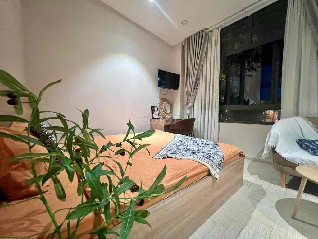 The apartment is rented in the heart of the 10th District near the Great Hall of Big Window