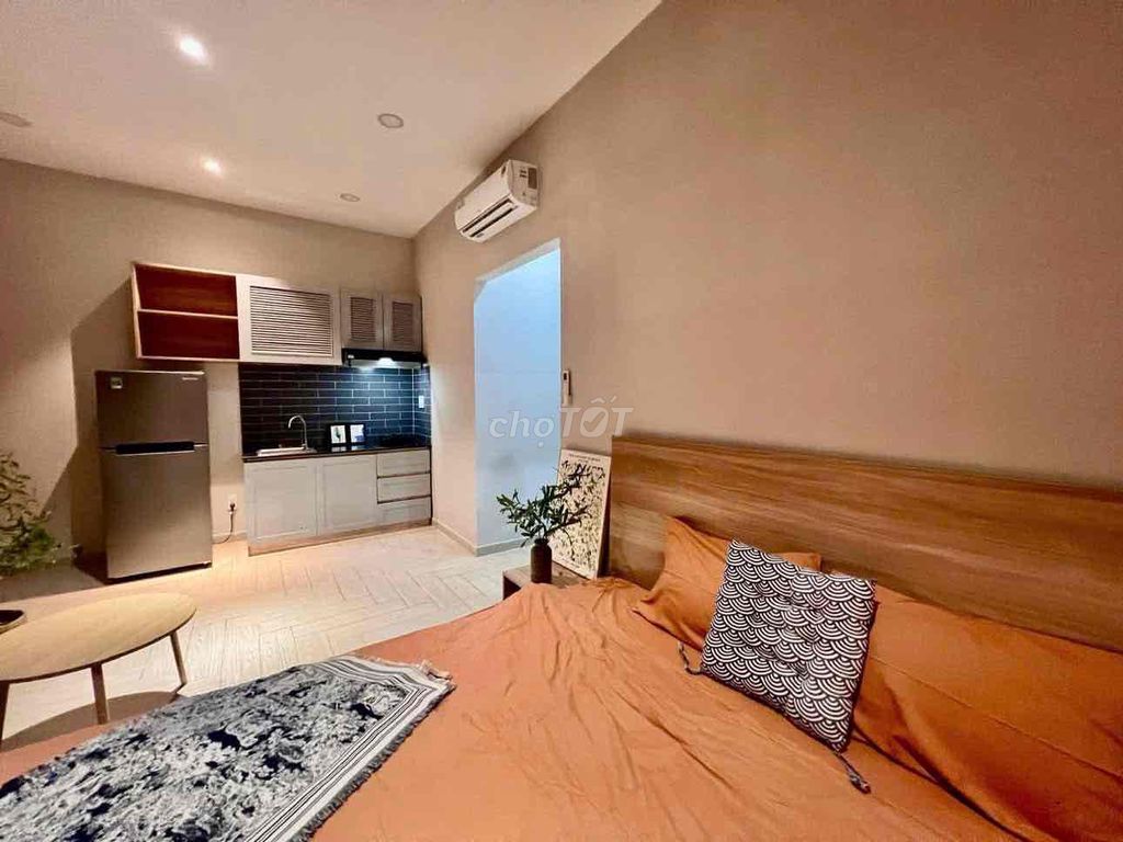The apartment is rented in the heart of the 10th District near the Great Hall of Big Window