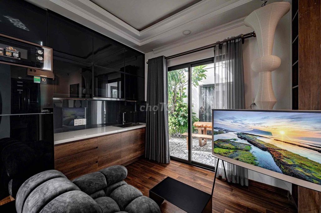 Two garden bedrooms, right into the Swiss CJC, Seven Kings, five ps through the 10th.