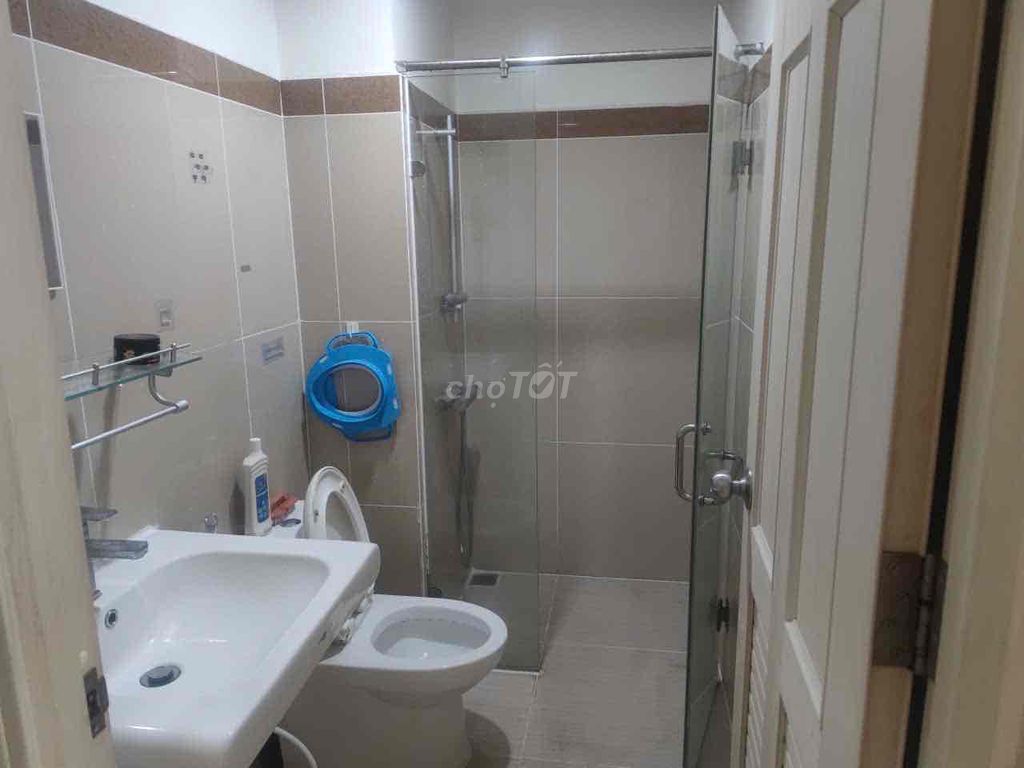 Renting the 7-67 M2,2 bedrooms, 2 toilets plus empty houses, 8 million paint.