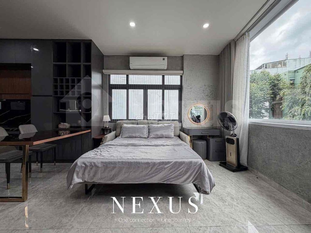 District 3Tone Grey clears the kitchen with a cool full interior