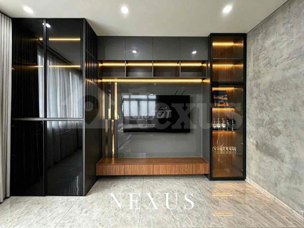 District 3Tone Grey clears the kitchen with a cool full interior