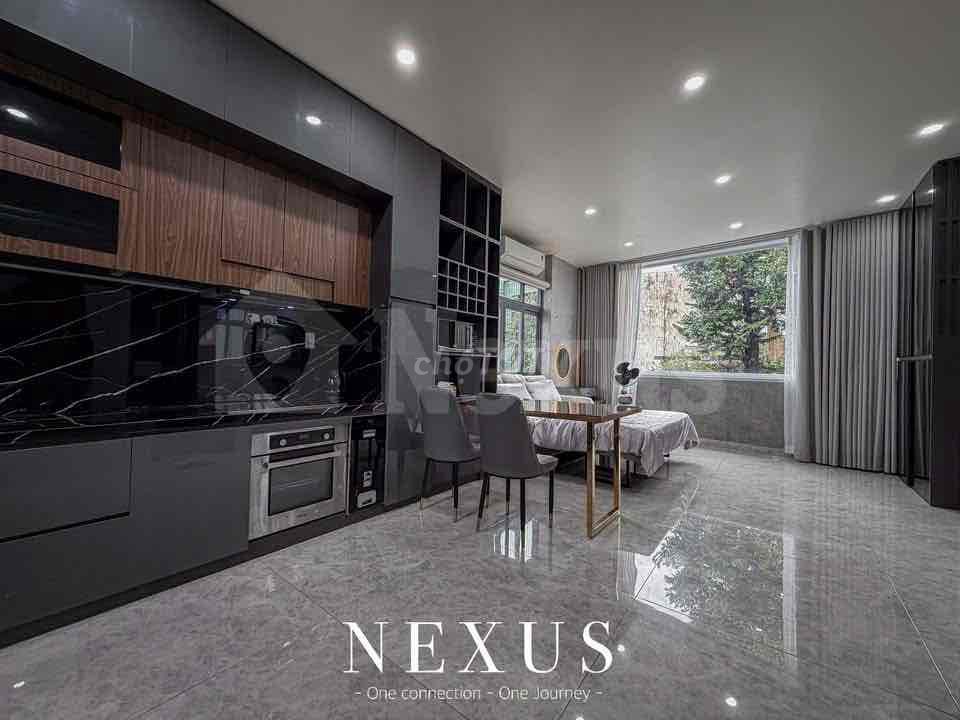 District 3Tone Grey clears the kitchen with a cool full interior