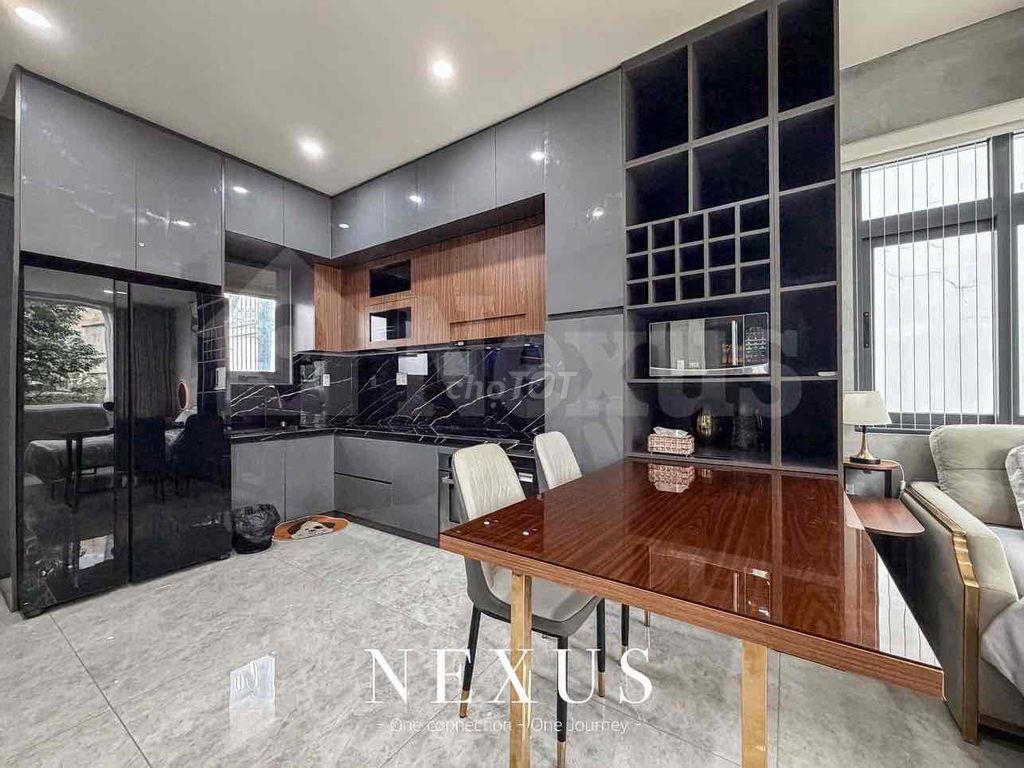 District 3Tone Grey clears the kitchen with a cool full interior