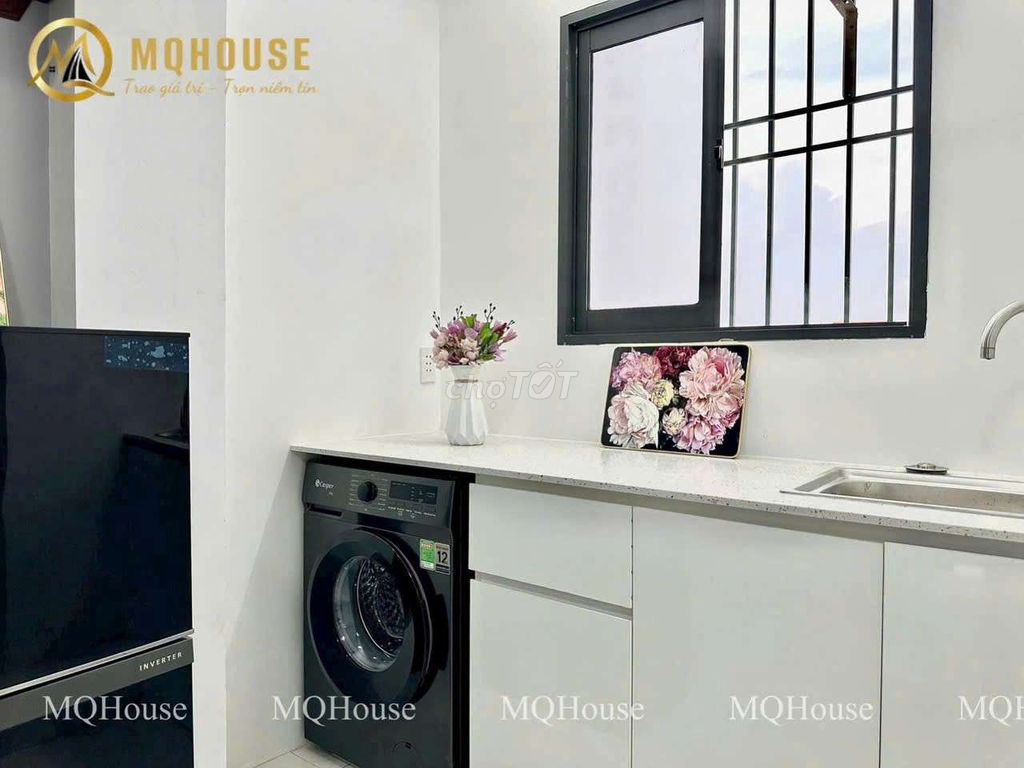 mini apartments have elevators, private washing machines, peace-in-the-Palm 11th.