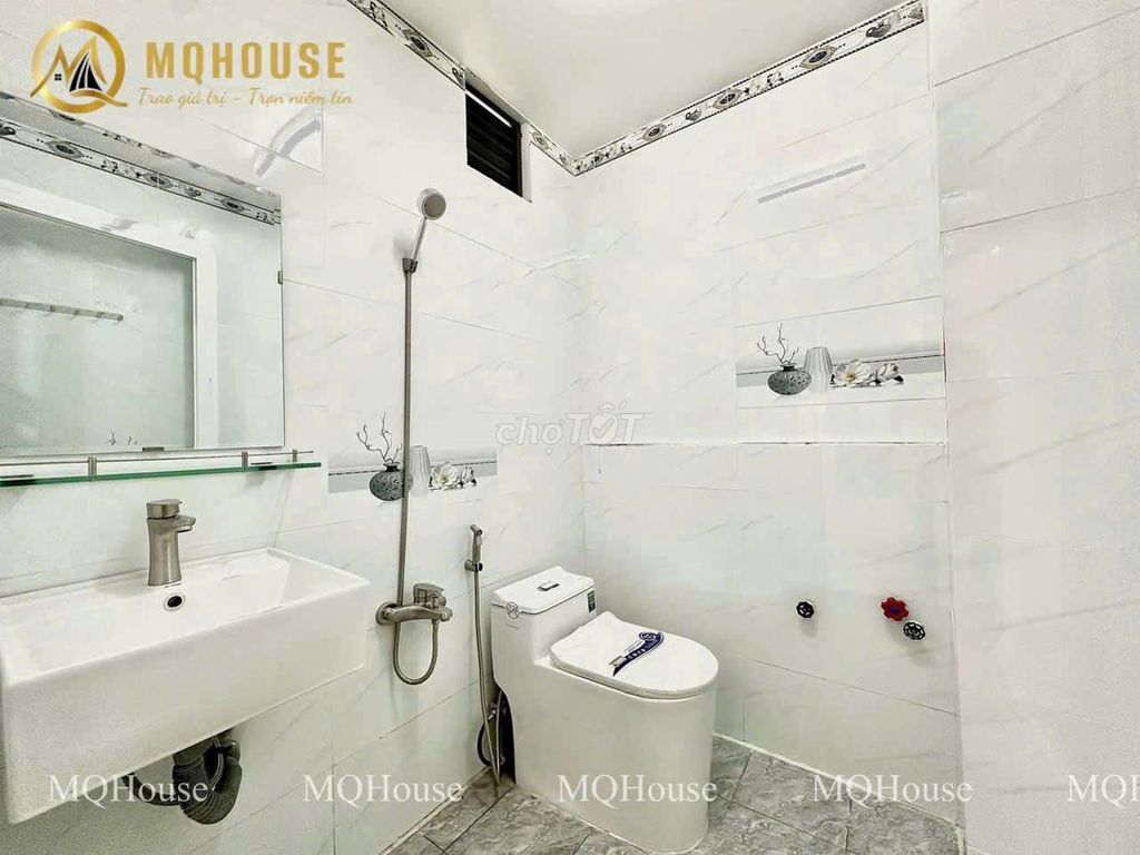 mini apartments have elevators, private washing machines, peace-in-the-Palm 11th.
