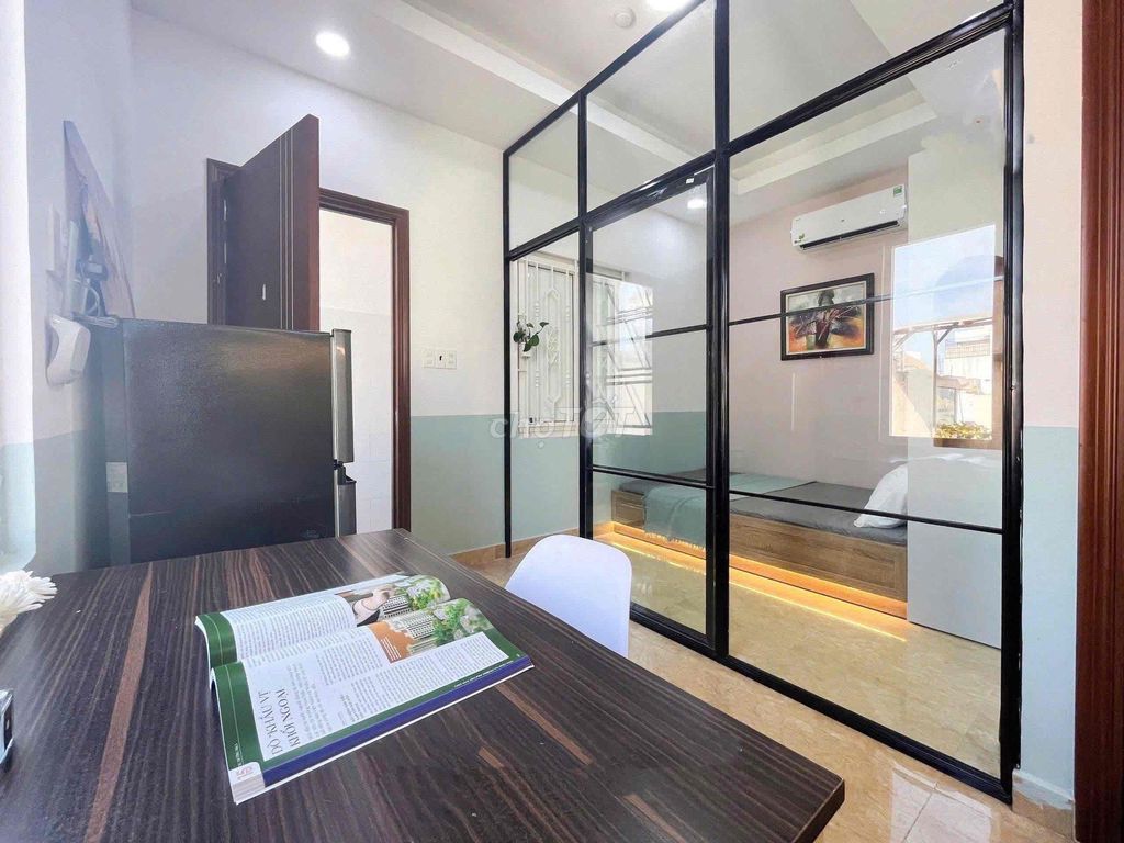 The kitchen apartment separates-the washing machine from the overpasses, into