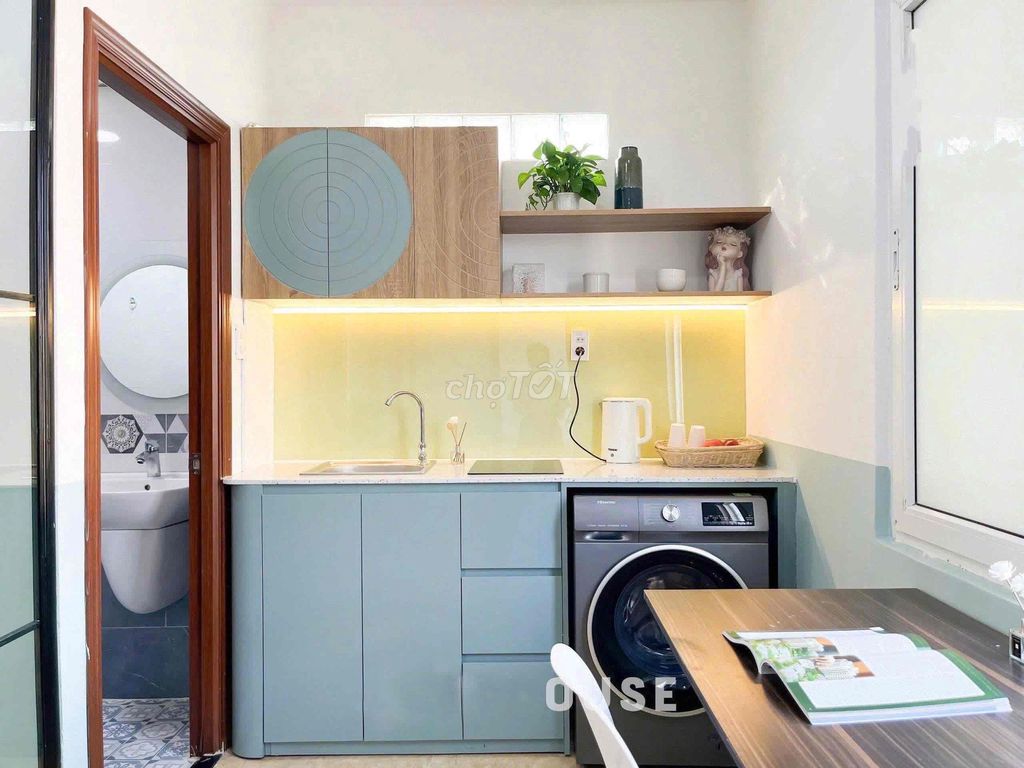 The kitchen apartment separates-the washing machine from the overpasses, into