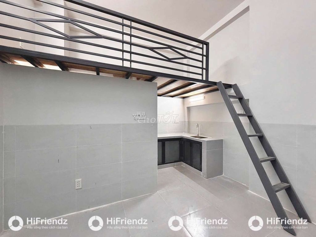 The mini apartment built 100% of the sky windows, full of rich furniture.