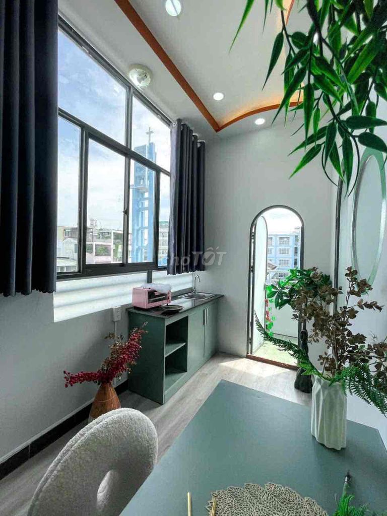 The 2nd apartment is a balcony. One guest room, opposite of the DO10 private Levitage Park.