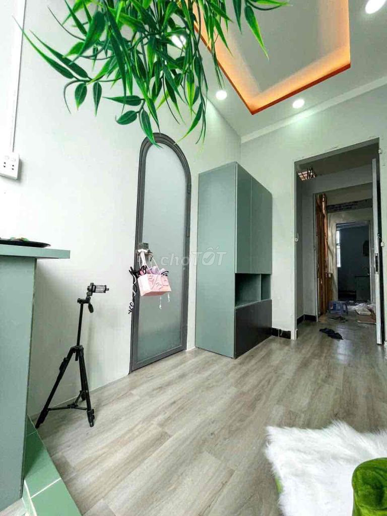 The 2nd apartment is a balcony. One guest room, opposite of the DO10 private Levitage Park.