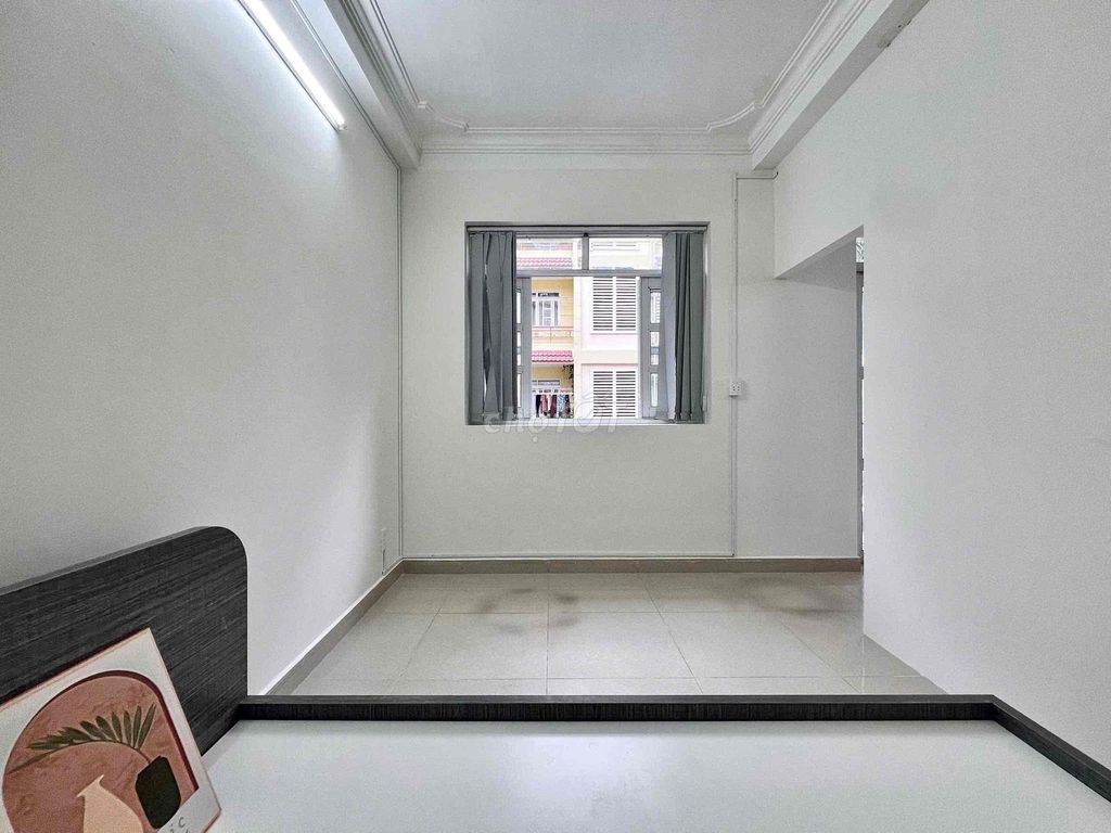 A super-wide Bancol bedroom. Full interior.