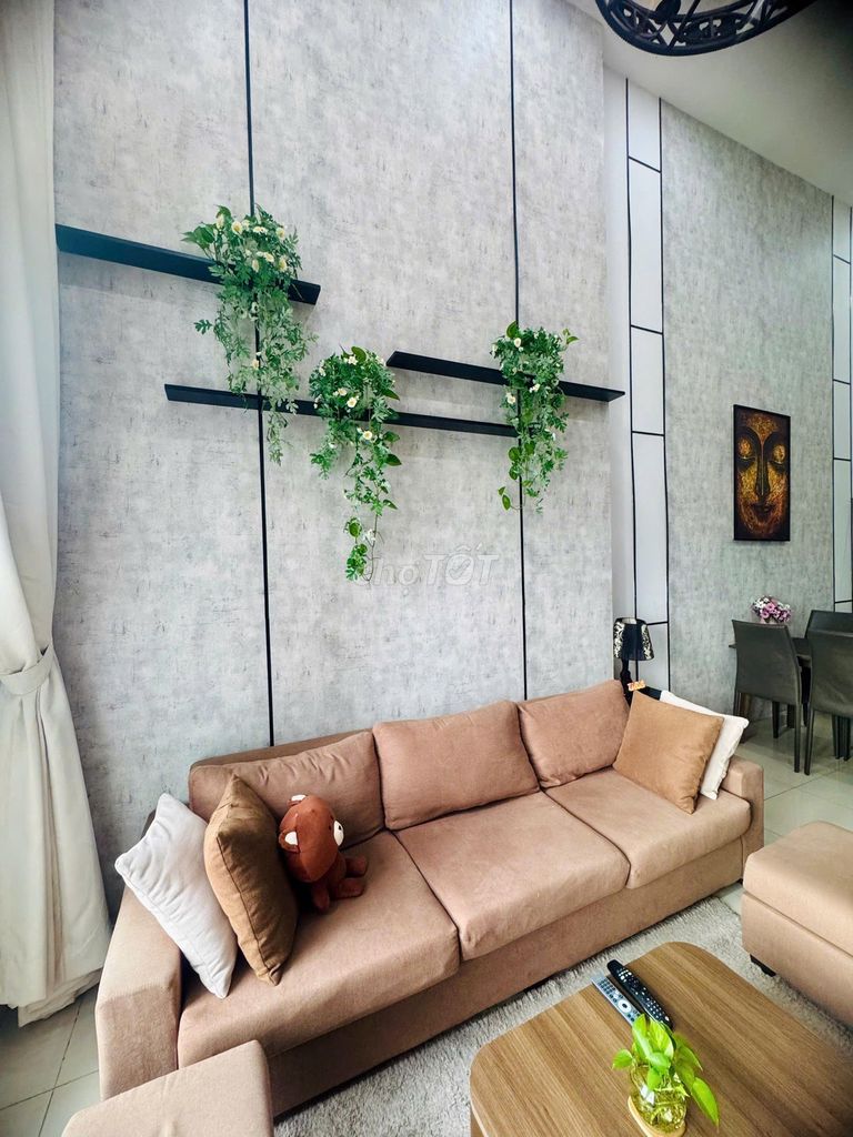 Duprix La Astoria 3 bedrooms 2 super-beautiful toilets plus cars.