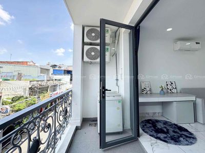 A full-house service apartment. A public wash-house. Very open private wash-house.