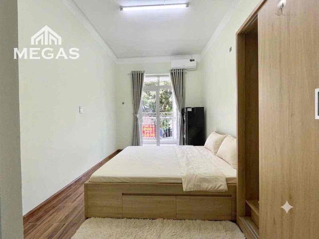 Rent the underprivileged balcony right here at Vincom Nguyễn Xí.