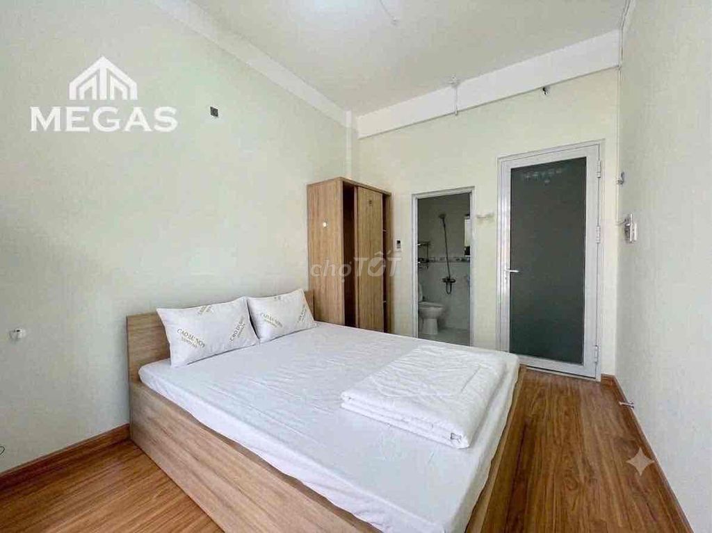 Rent the underprivileged balcony right here at Vincom Nguyễn Xí.