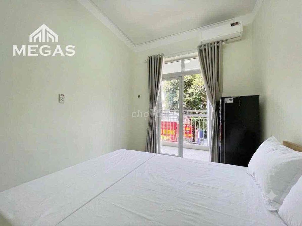 Rent the underprivileged balcony right here at Vincom Nguyễn Xí.