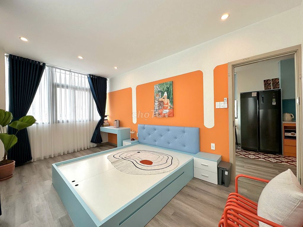 10th Street, apartment 2 bedroom 2 high-level toilet - full service