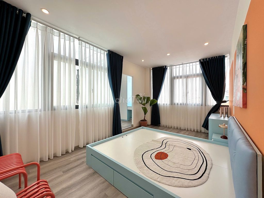 10th Street, apartment 2 bedroom 2 high-level toilet - full service