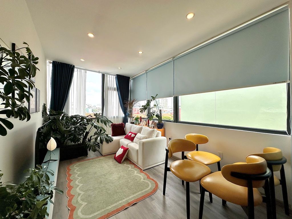 10th Street, apartment 2 bedroom 2 high-level toilet - full service