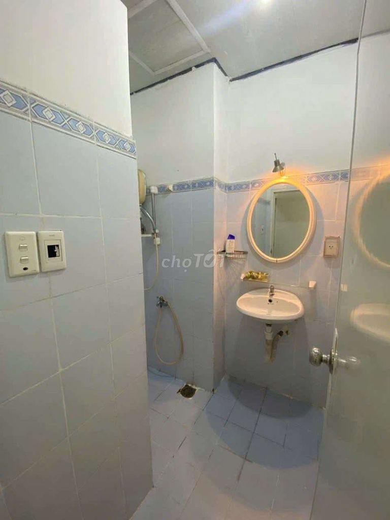- share one bedroom in two bedrooms.