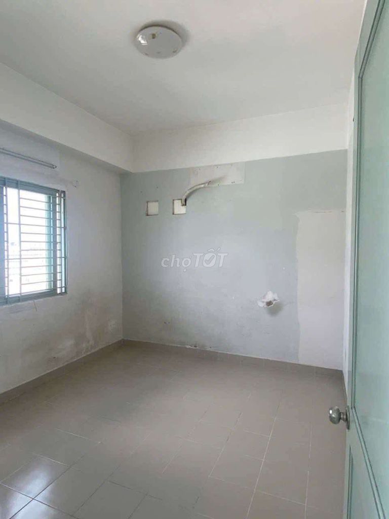 - share one bedroom in two bedrooms.