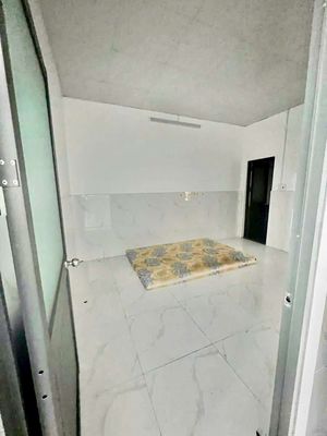 House 9*16 near the Field Bridge, a large bedroom, truck tracks.