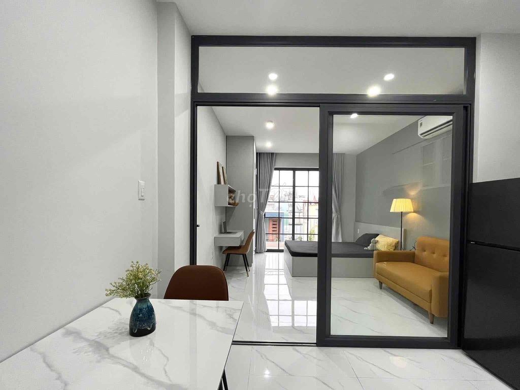 Opens the apartment of a balcony bedroom near the new market, Lill Park Eight.