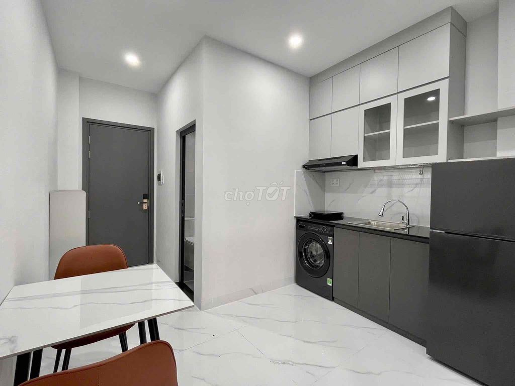 Opens the apartment of a balcony bedroom near the new market, Lill Park Eight.