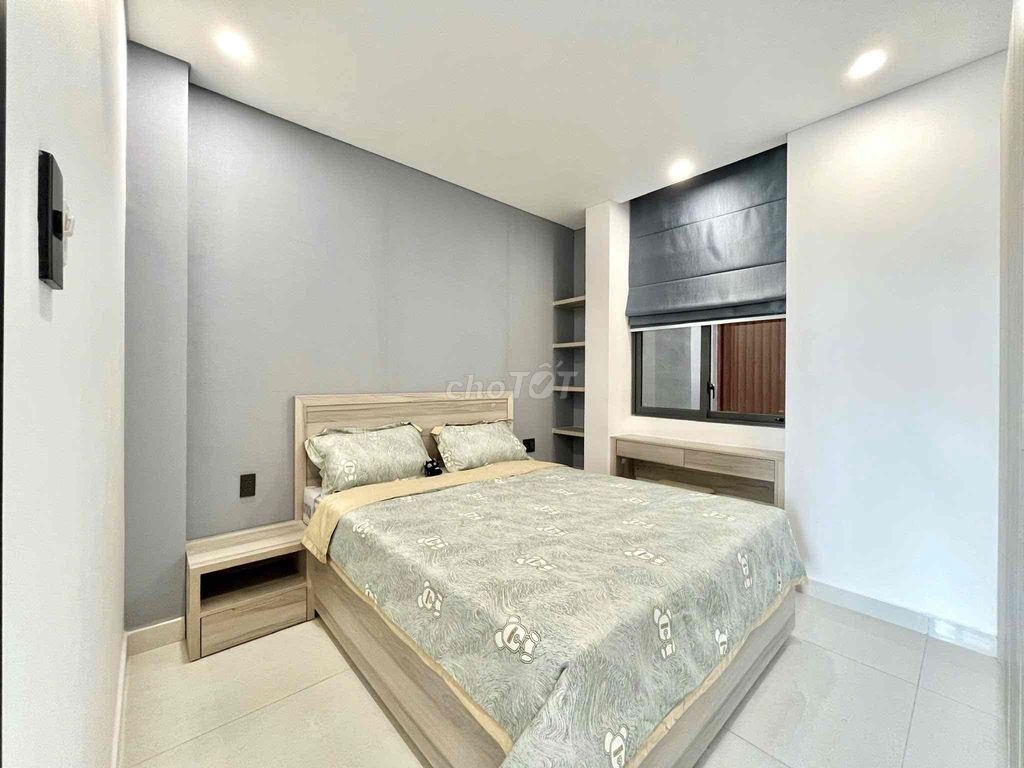 Rent the apartment. A balcony bedroom.