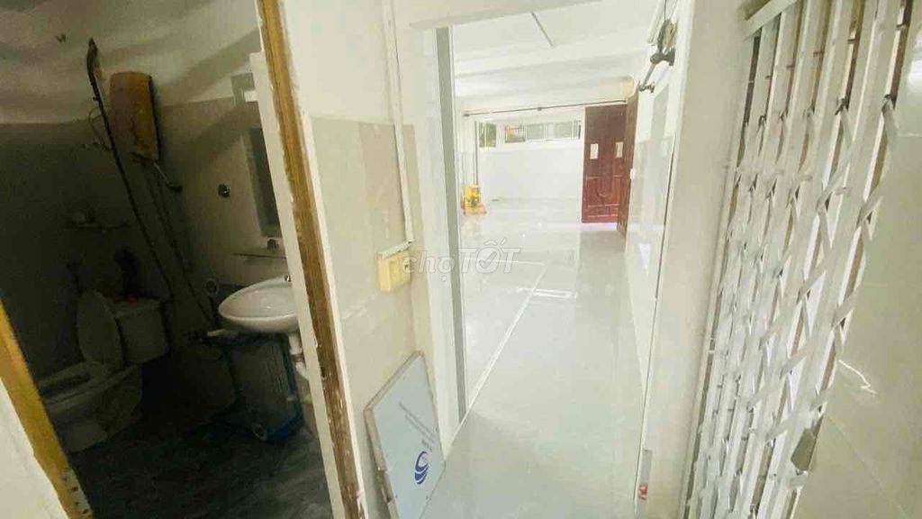 Three bedrooms, one bathroom, 70 M.