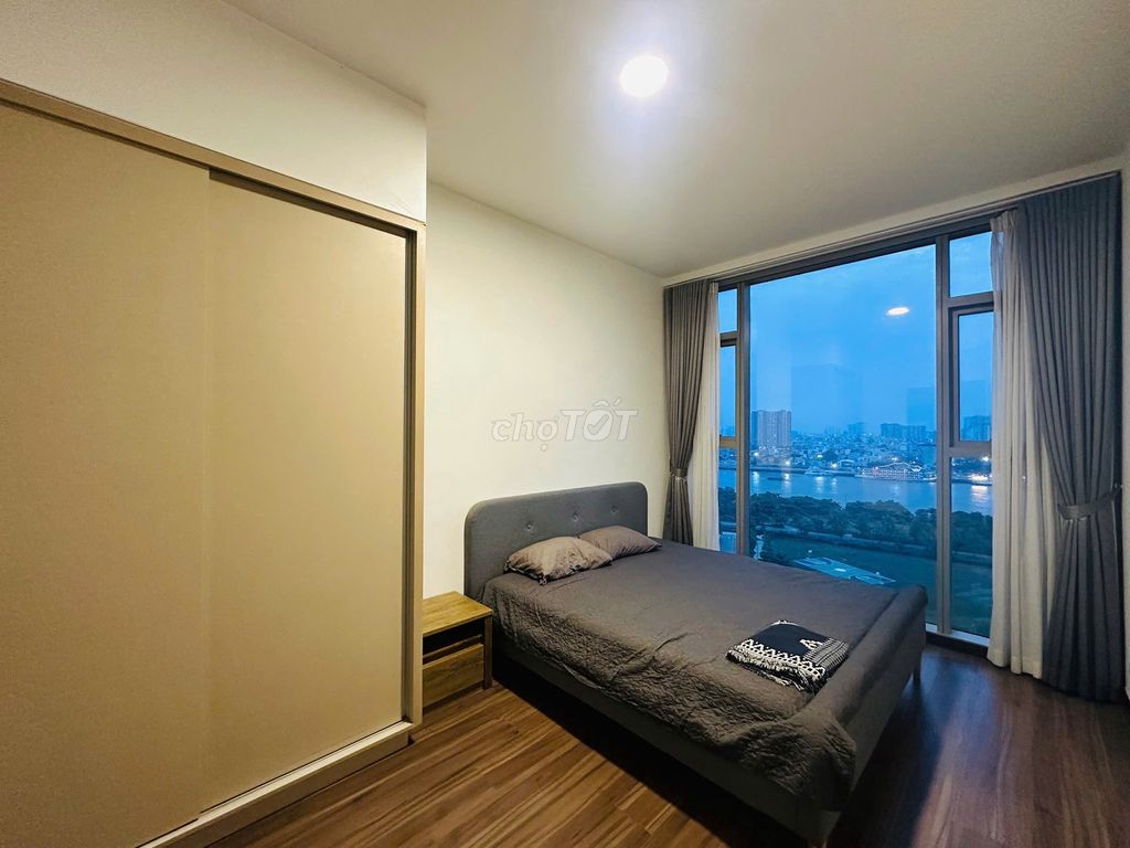 Rent a Thủ Thiêm bedroom. A beautiful fireworks.