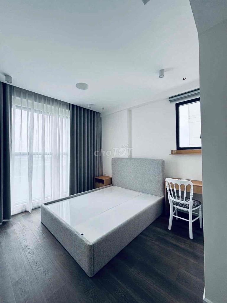 Two bedrooms. Two Victoria Village toilets on the high level. Very good view.