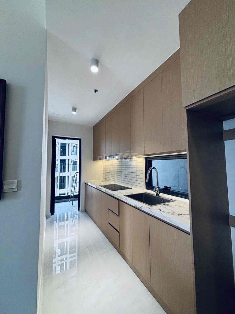 Two bedrooms. Two Victoria Village toilets on the high level. Very good view.