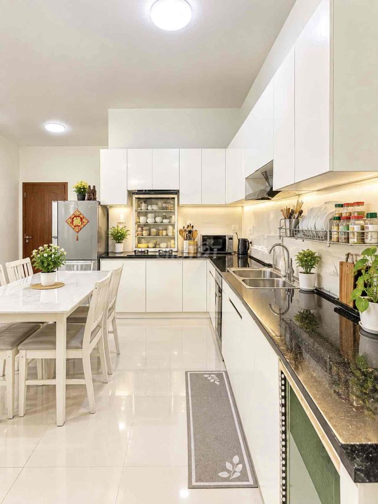 Rent the apartment for 2 bedrooms plus 2 bathrooms full of furniture only 10 million a month.