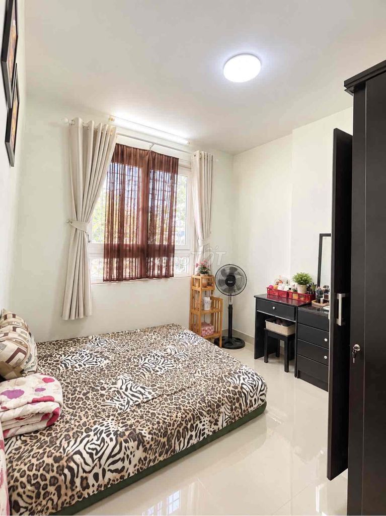 Rent the apartment for 2 bedrooms plus 2 bathrooms full of furniture only 10 million a month.