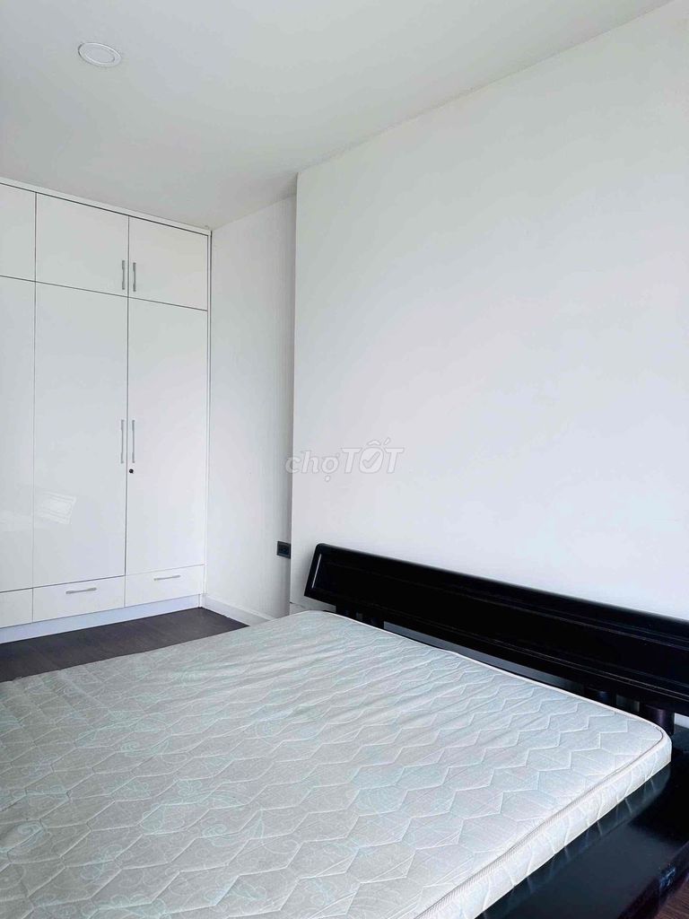 The three bedrooms are 115 meters full of Saigon Royal furniture.