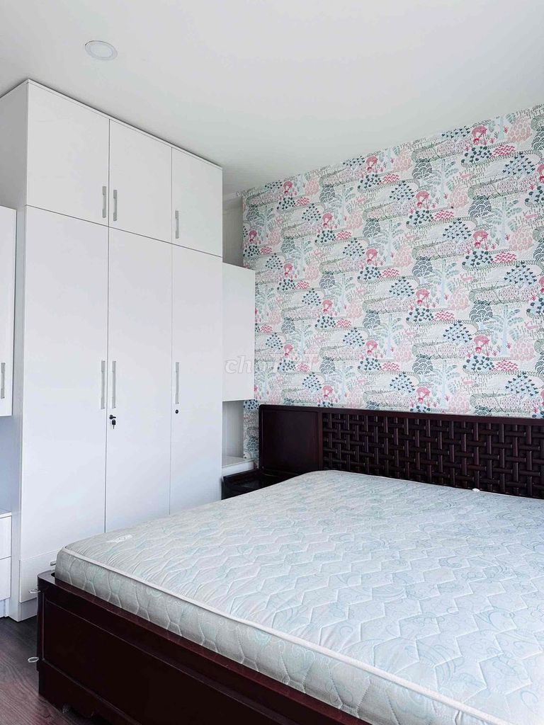The three bedrooms are 115 meters full of Saigon Royal furniture.