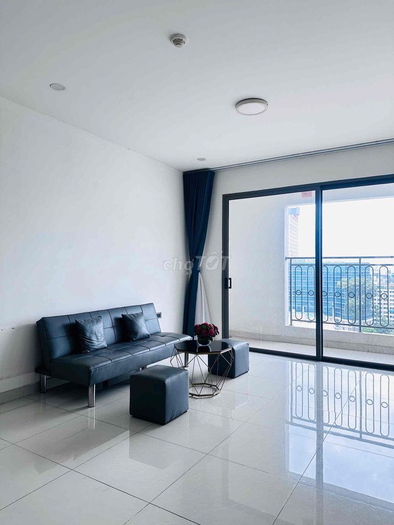 The three bedrooms are 115 meters full of Saigon Royal furniture.