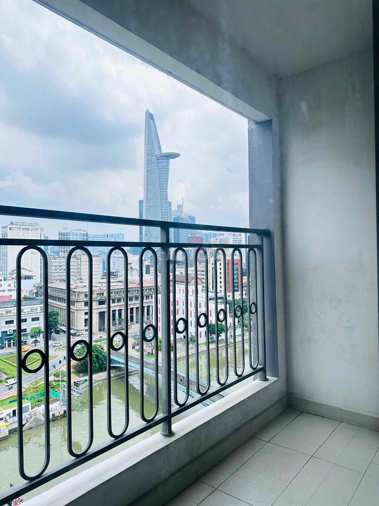 The three bedrooms are 115 meters full of Saigon Royal furniture.