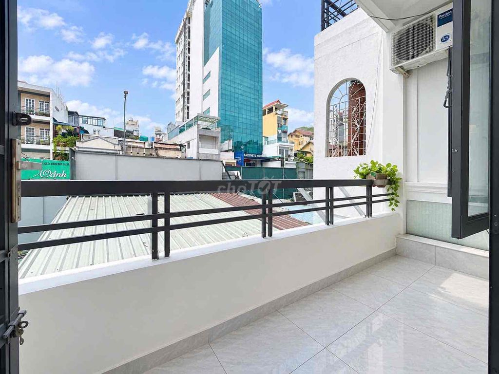 open the new house right in the private strip park —  cmt8 - 5 p over Viette