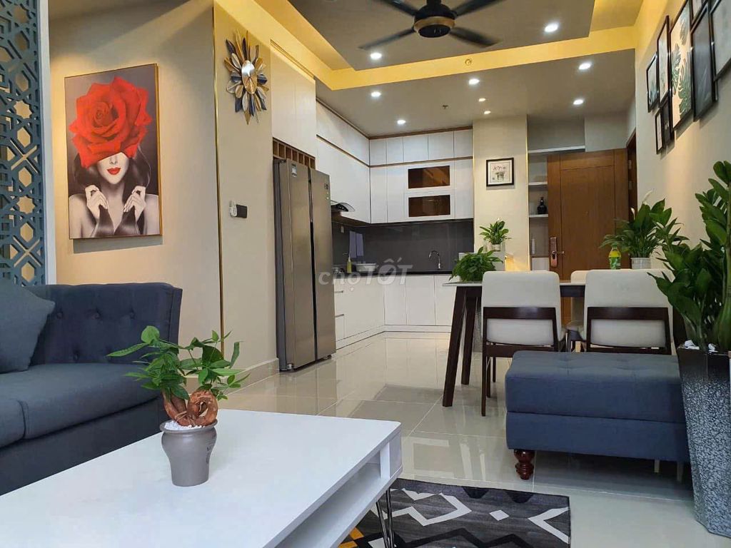 We'll have The Park Residence, 3 bedrooms. 2 toilets 106 M2. Just 11,000,000.