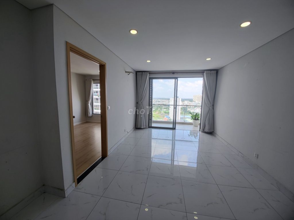 Rent Angia skyline 3 bedroom 2 toilet 83 meters2. Rent price: 12 million, middle floor cool.