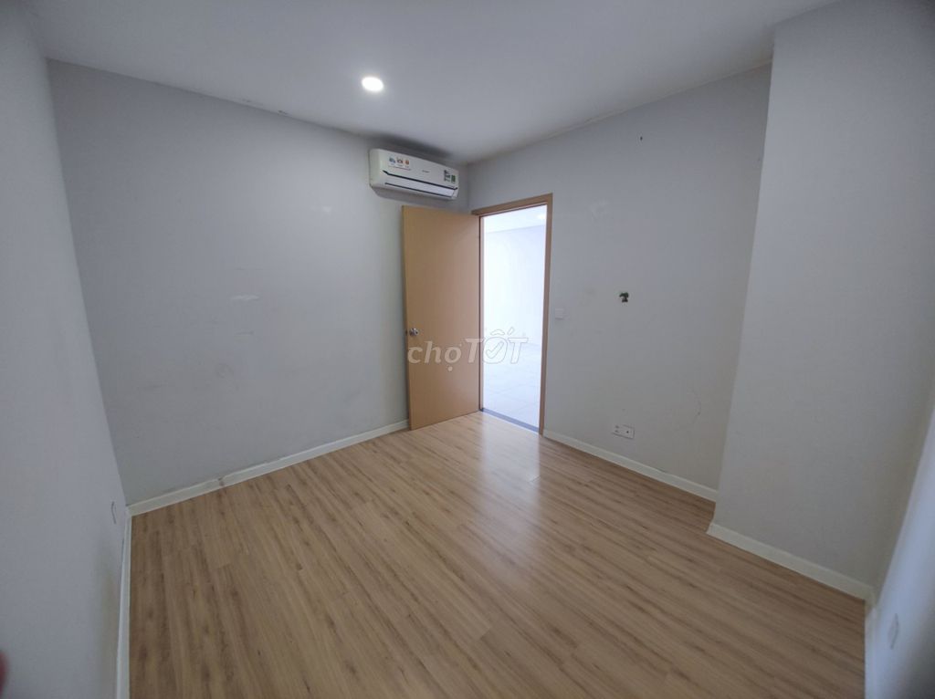 Rent Angia skyline 3 bedroom 2 toilet 83 meters2. Rent price: 12 million, middle floor cool.