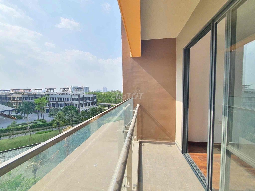 Rent 3 bedrooms 95 meters, mp678- Mizuki Park, less furniture. It's 15.5 million.