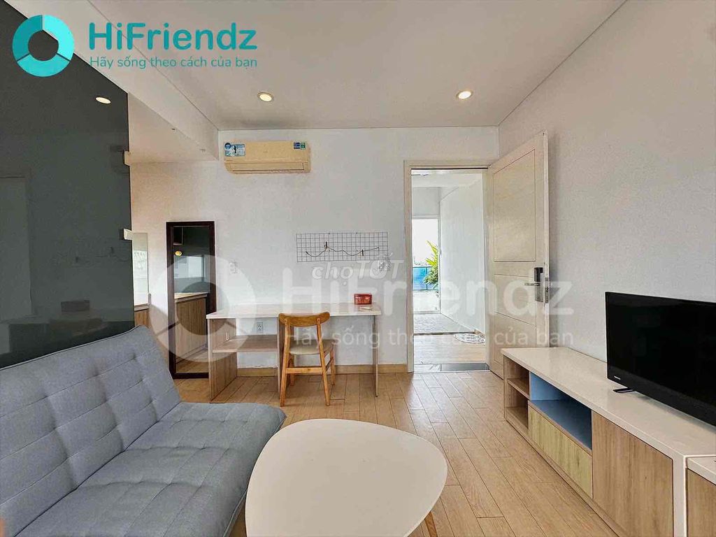 A large-scale bedroom with its own yard, almost as long as it lasts.