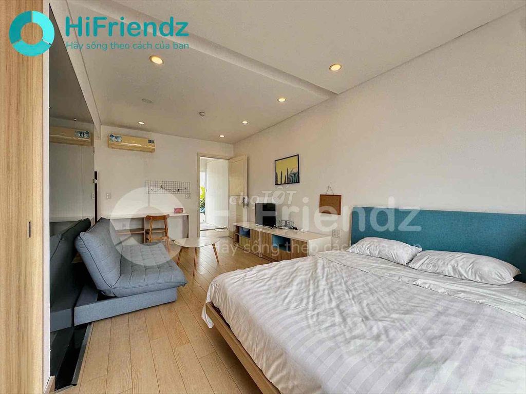 A large-scale bedroom with its own yard, almost as long as it lasts.