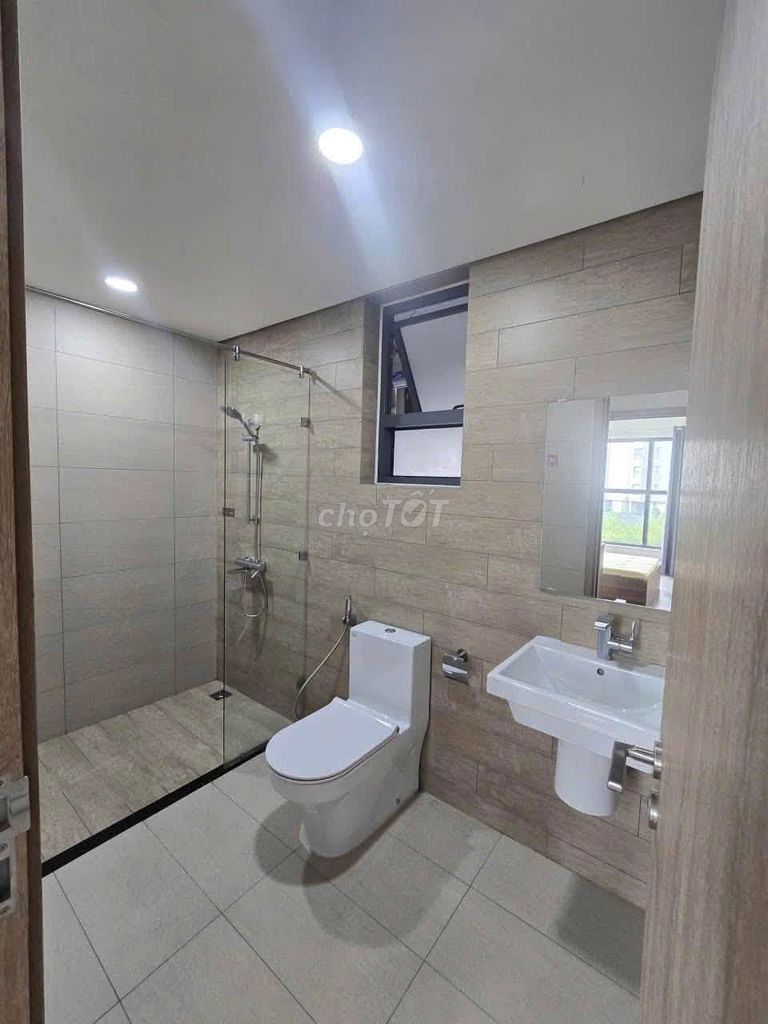 Lữ Gia Plaza District 11, 3 bedrooms, 98 m2 Full interiors cost 1 .5 million a month.